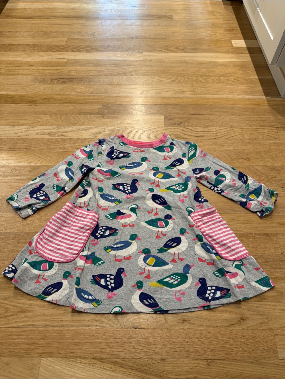 Mini Boden Gray Dress with Multicolor Duck Print and Pink Pockets size 7